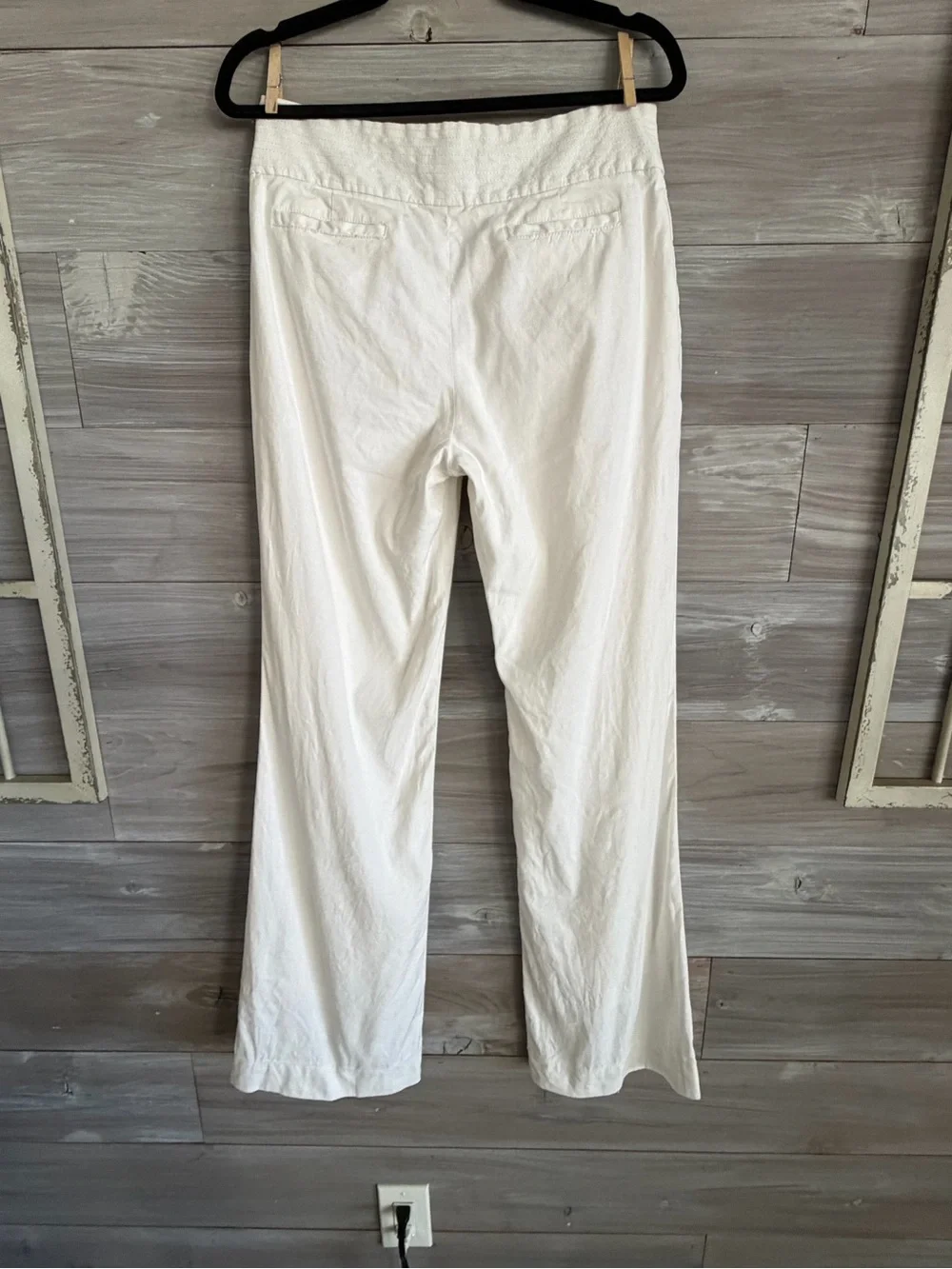 Banana Republic Women’s White Linen Pants fully lined